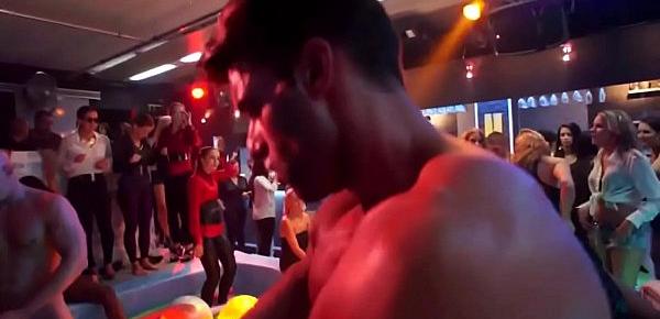  Bodybuilder fucks blonde at party